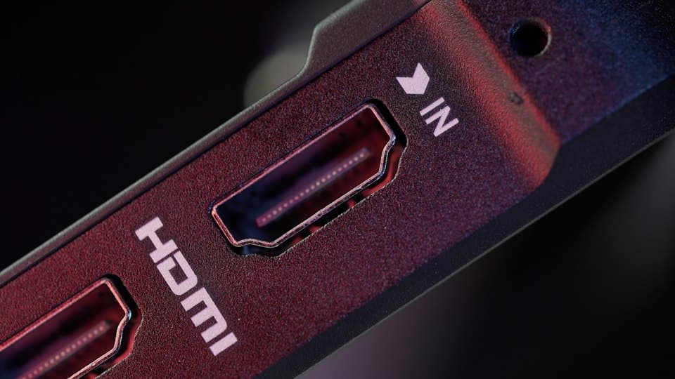 Nahaufnahme von HDMI-Anschlüssen an einem Gerät